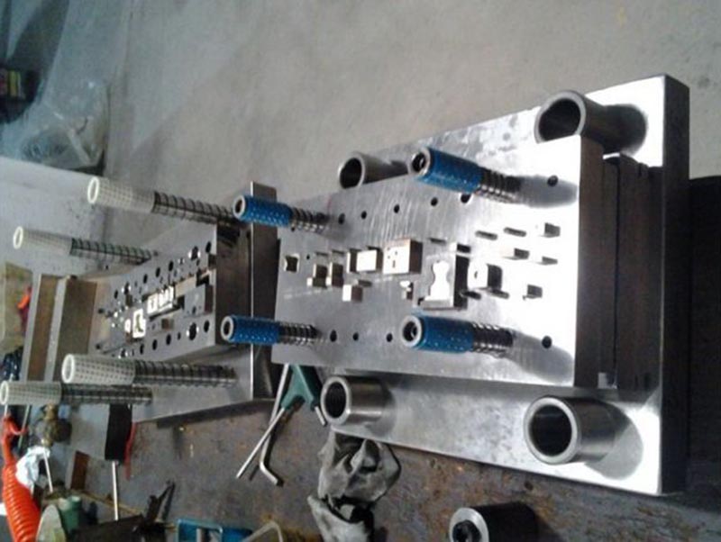 普宁模具制造-12