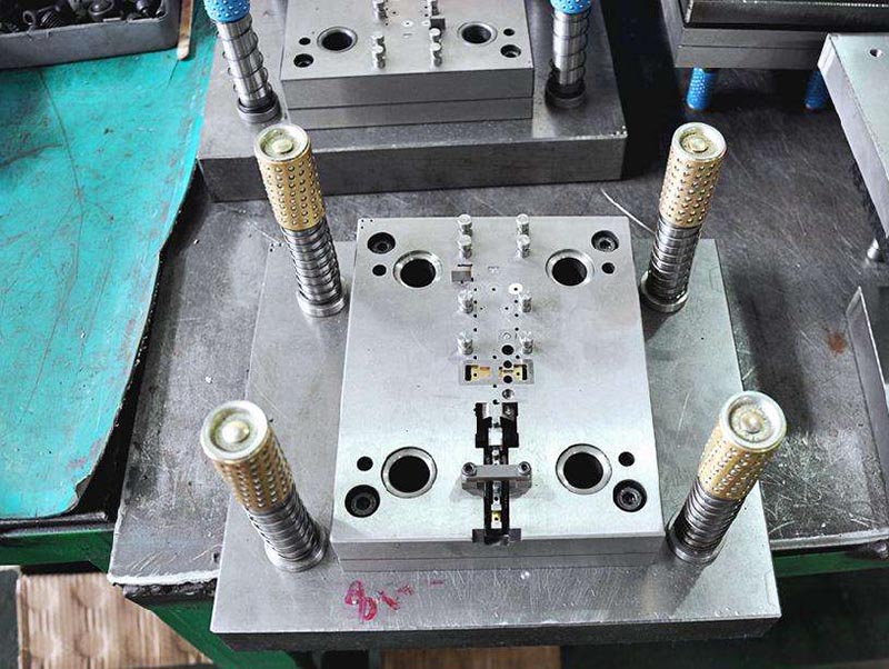 普宁模具制造-01